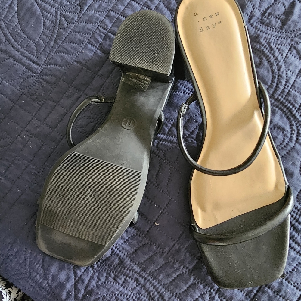 Black sandals - Picture 3 of 4